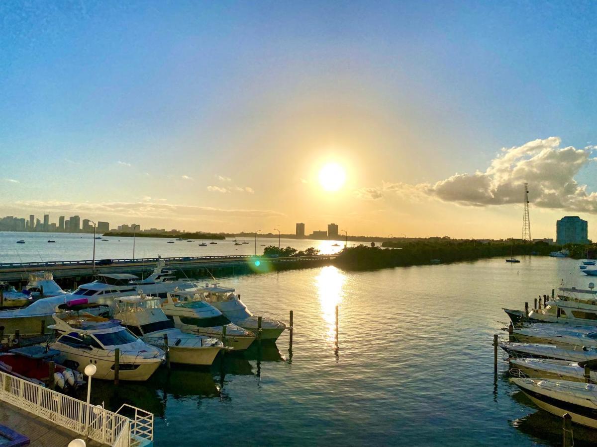 Modern Waterfront Apartment With Miami Skyline View, Free Parking 5 Mins Drive To Miami Beach Exteriör bild