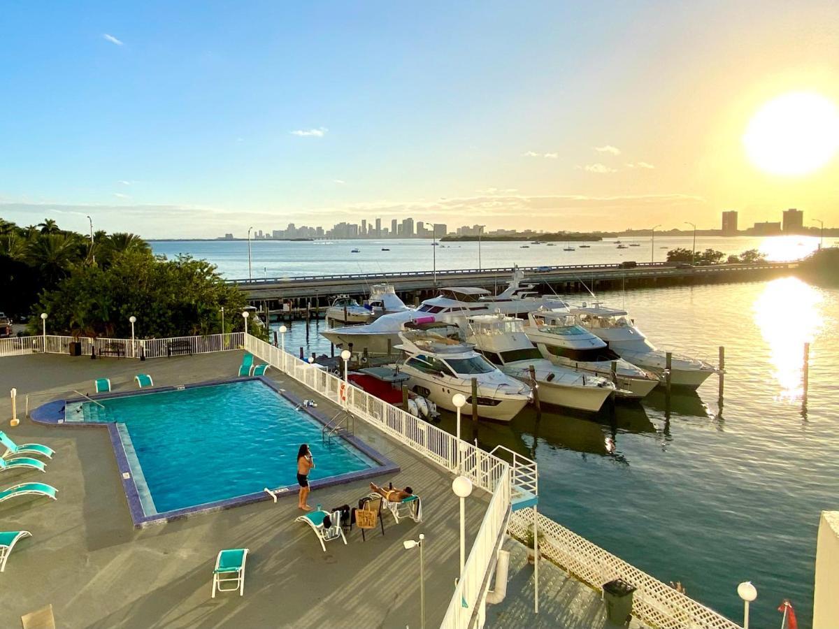 Modern Waterfront Apartment With Miami Skyline View, Free Parking 5 Mins Drive To Miami Beach Exteriör bild