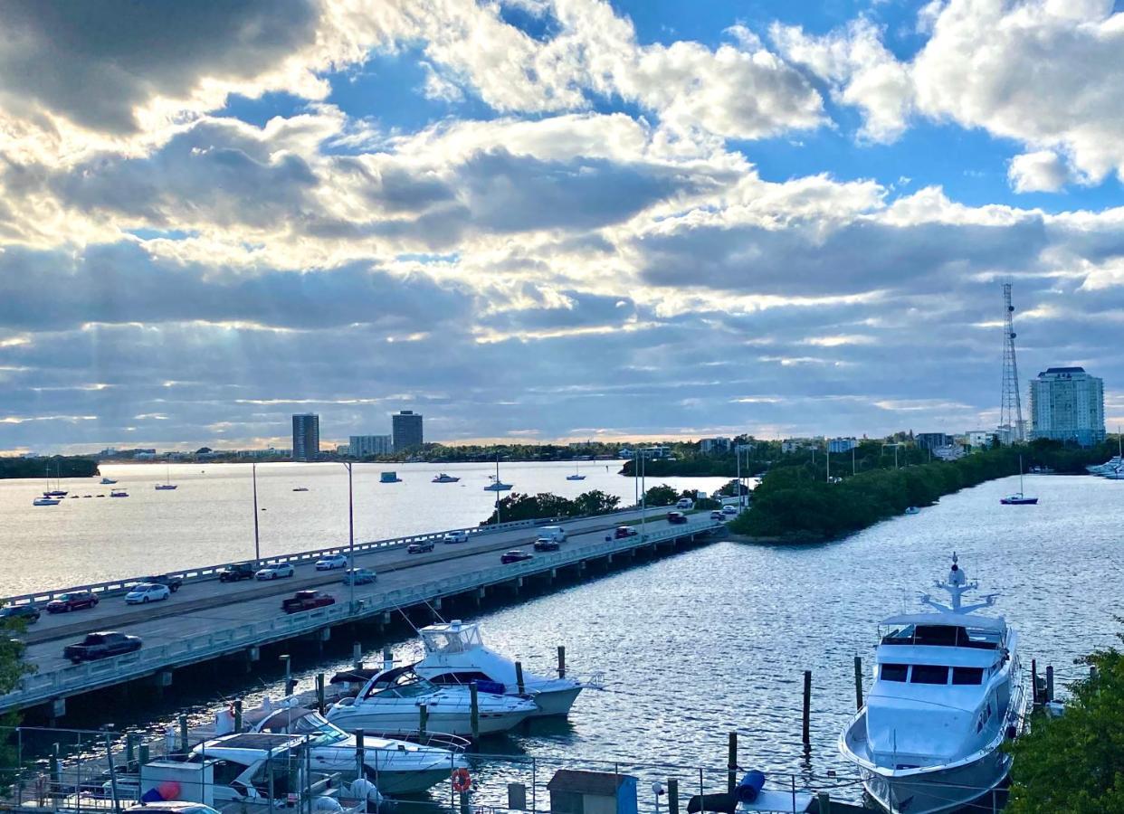 Modern Waterfront Apartment With Miami Skyline View, Free Parking 5 Mins Drive To Miami Beach Exteriör bild